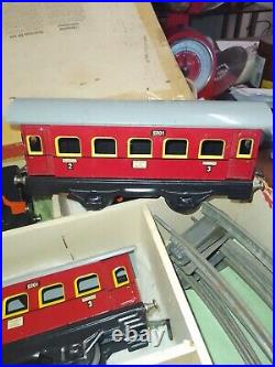 A Vintage 1950s Distler Germany Wind up Tin Train Set VERY GOOD CONDITION