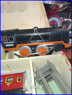 A Vintage 1950s Distler Germany Wind up Tin Train Set VERY GOOD CONDITION