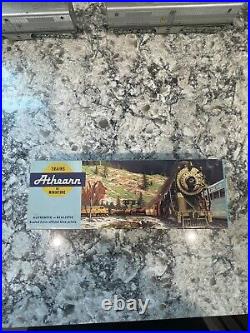 Athearn HO Scale Delaware and Hudson Powered Locomotive Model Train Set 3 Pieces