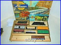 Athearn Vintage Ho Scale Train Set With Box, Figures, Ho Tracks Very Nice