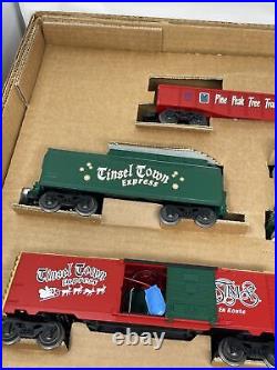 Lionel 6-21944 O27 Gauge Christmas Train Set withmusical boxcar smoke lights Rare