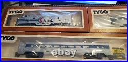 VERY NICE LIGHTED Tyco Amtrak Passenger Railroad Train Track Set As Described
