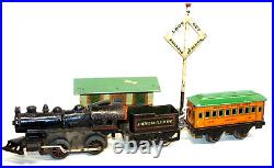 VINTAGE 0-GAUGE AMERICAN FLYER CAST IRON TRAIN SET With STATION & ACCESSORIES